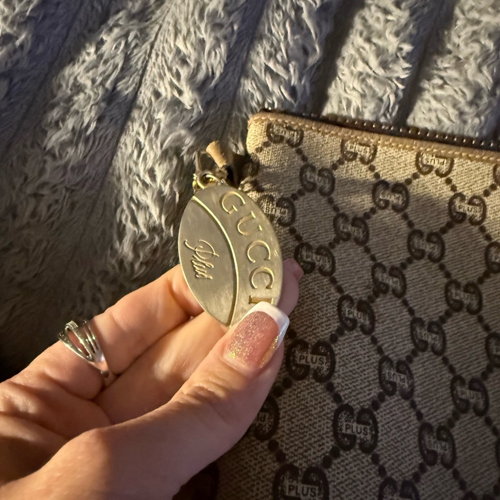 Gucci Cream Clutch with Geometric Pattern - Picture 4 of 10